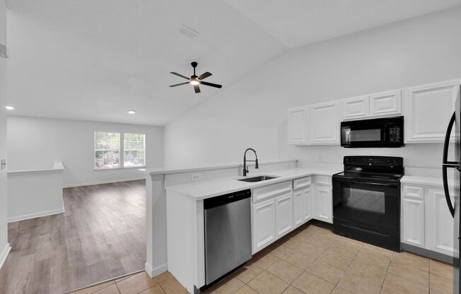 FREE RENT FOR THE MONTH OF NOV 25 | RENOVATED 3 BEDROOM 2 BATHS TOWNHOME