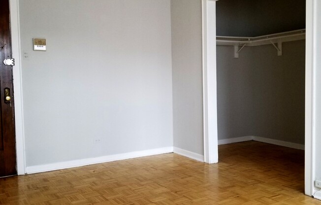 739 W Belmont Ave