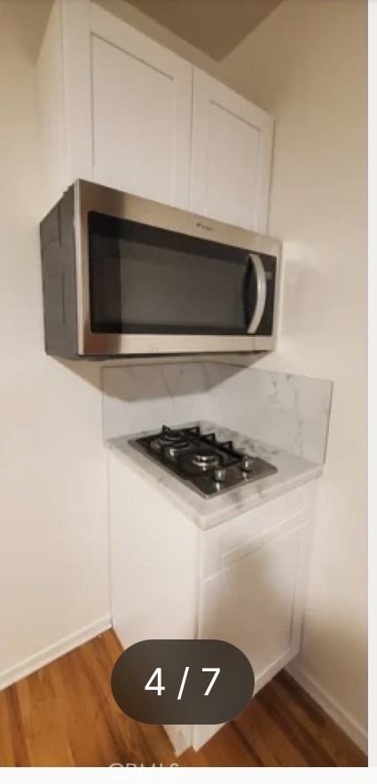1232 W 109 ST