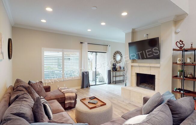 Beautiful 2 bed/2 Bath Home in Costa Mesa!