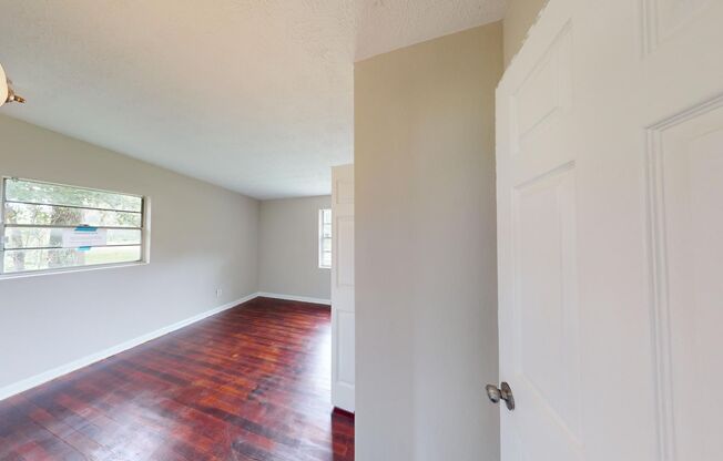 3 beds, 1 bath, $1,300