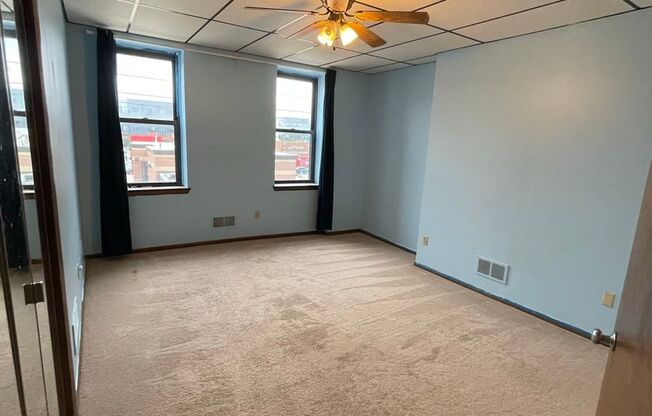 2 beds, 1 bath, $1,800, Unit 4017 Butler St - Unit 2