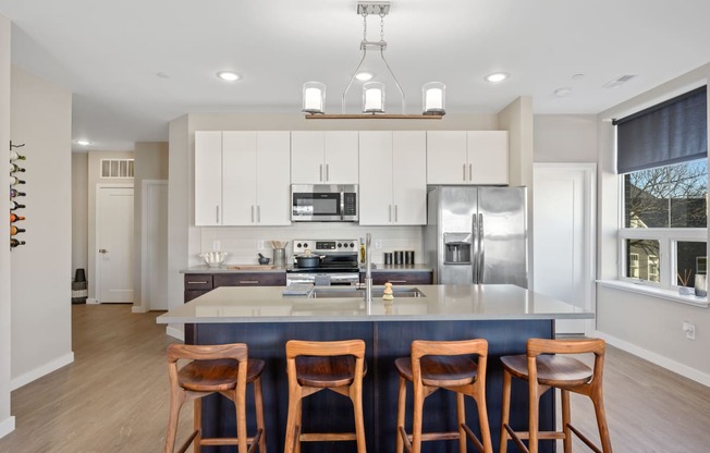 kitchen island ; stainless steel