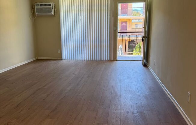 21701-21715-21727 Parthenia St Canoga Park, CA 91304