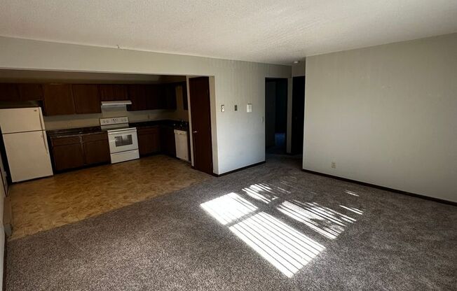 2 beds, 1 bath, 800 sqft, $825