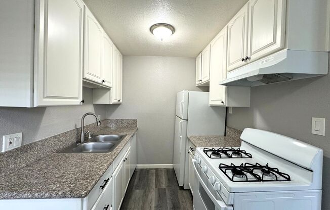 Oak Plaza Apartments