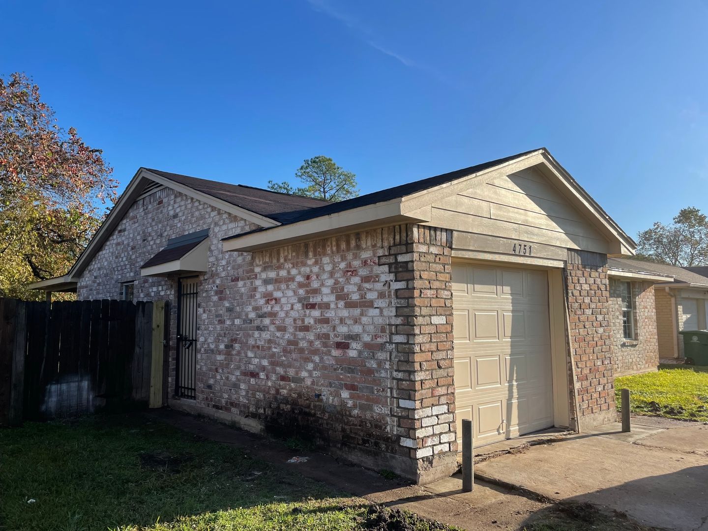 3bd 1.5 bath 1 car garage home near Hiram Clarke and 2234