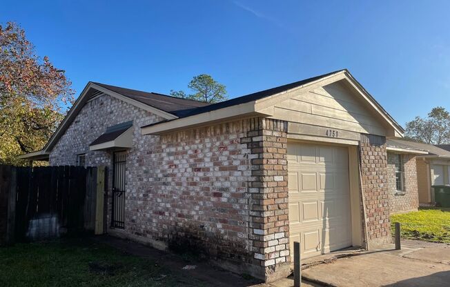 3bd 1.5 bath 1 car garage home near Hiram Clarke and 2234