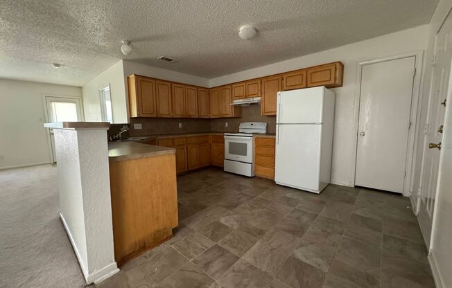 4 beds, 2 baths, $1,595