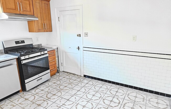 3 beds, 1 bath, 1,300 sqft, $3,450, Unit 1