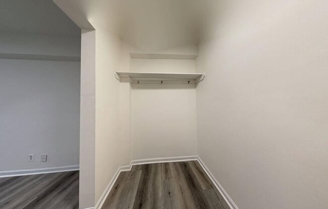 Studio, 1 bath, 295 sqft, $925, Unit B9