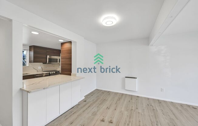 3 BEDS & 2 BATH CONDO FOR RENT