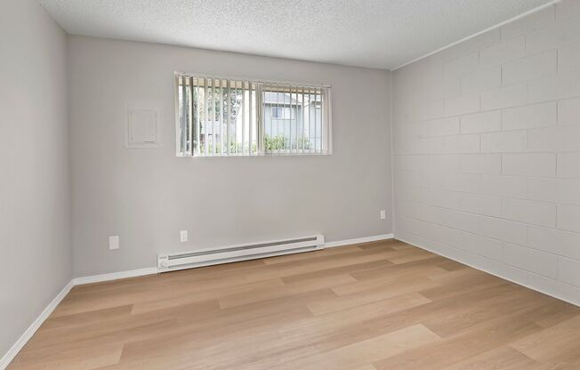 3 beds, 1 bath, 864 sqft, $1,895, Unit 16