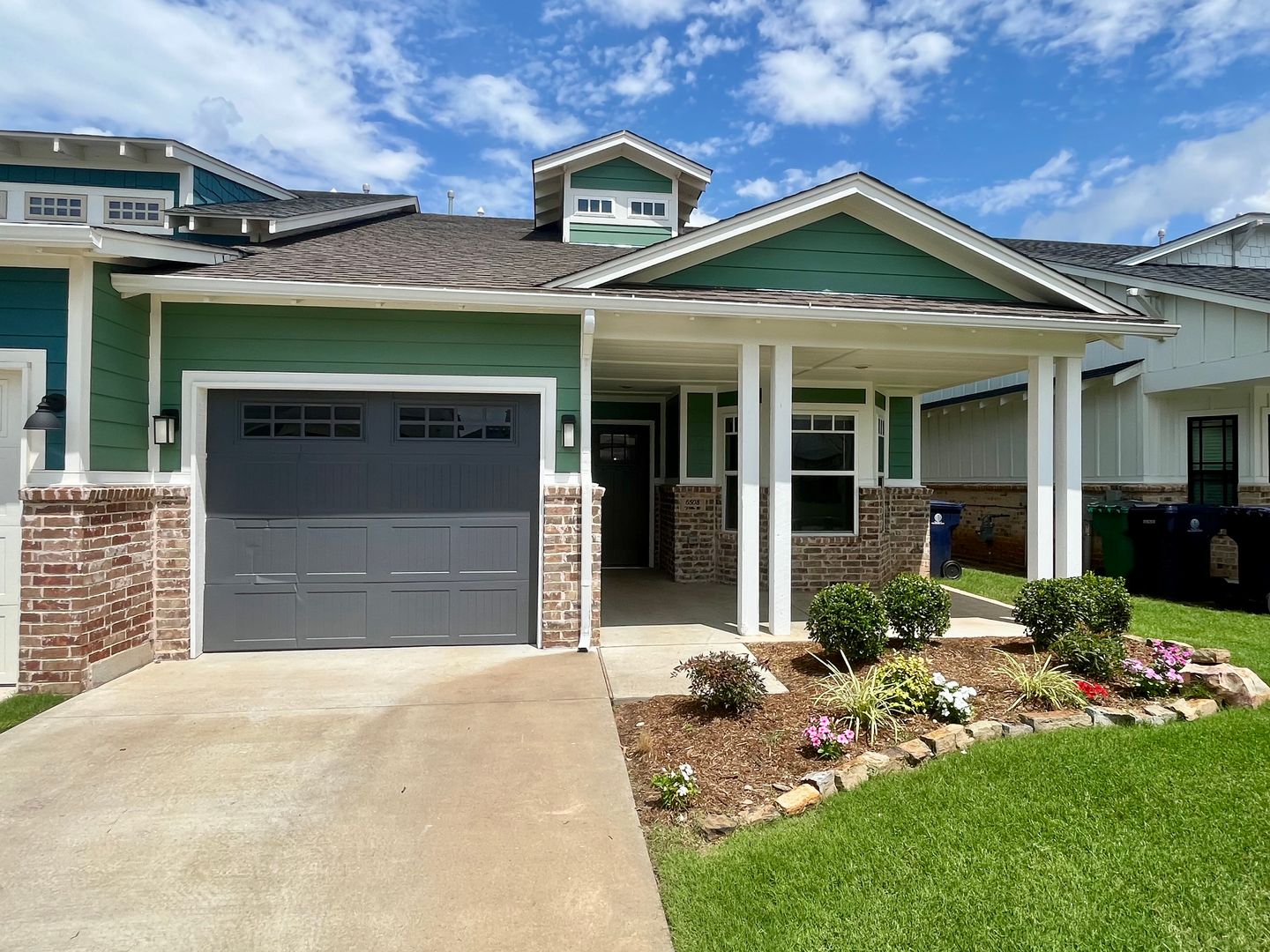 Beautiful 2 Bed 2 Bath!