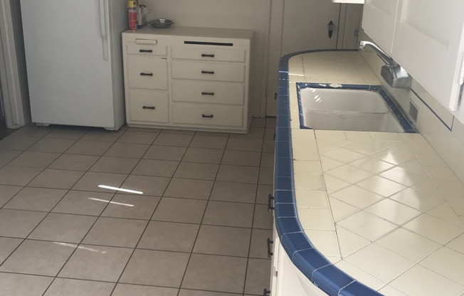 3 beds, 1 bath, $1,900