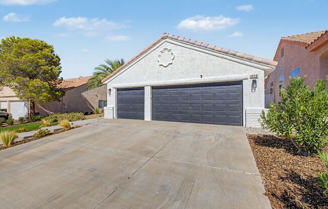 Gorgeous remodeled single story home in Henderson with 3 car garage!