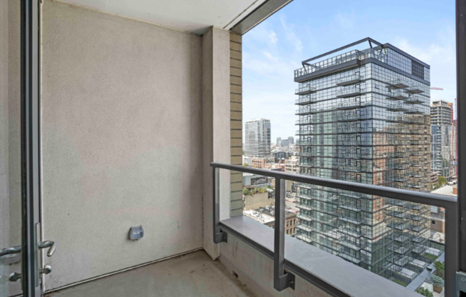 613 N WLS