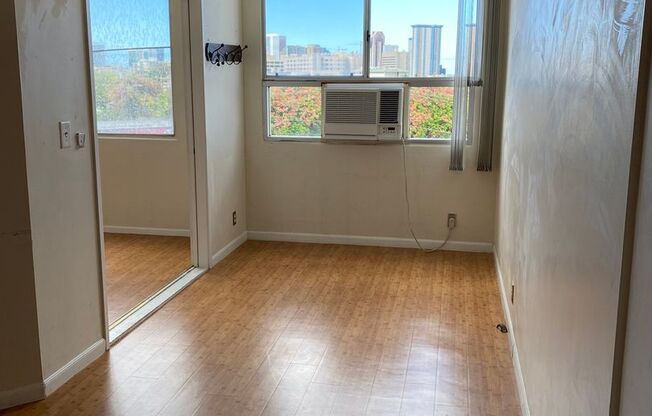 Leilehua - Spacious One Bedroom with Secured Parking Near Downtown Honolulu