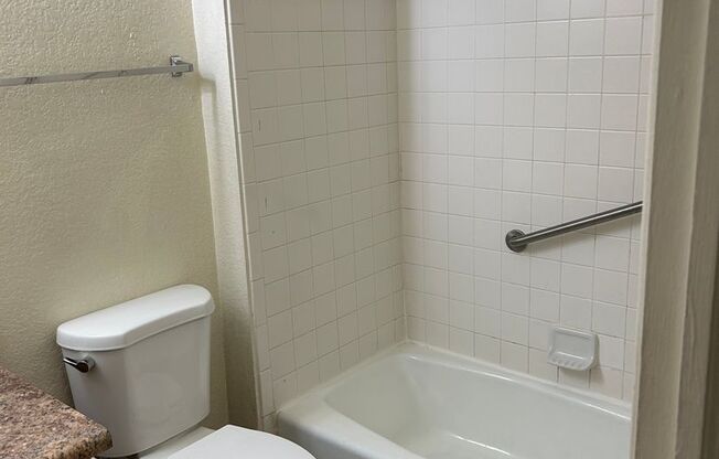 2 beds, 1 bath, 861 sqft, $970, Unit 39