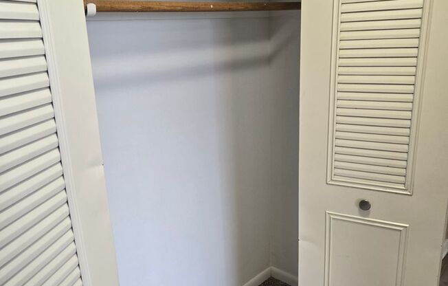 2 beds, 1 bath, 900 sqft, $940, Unit 92