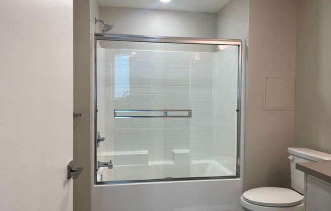 2 beds, 1 bath, 715 sqft, $2,600, Unit 11246-207
