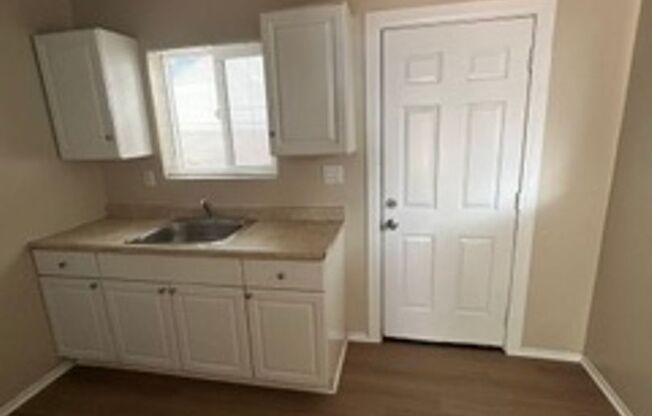1 bed, 1 bath, $1,800, Unit 8112 Whitaker St.