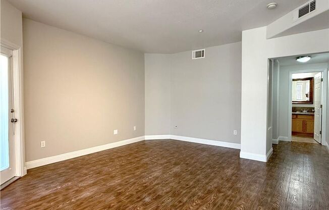 2 beds, 2 baths, $1,595, Unit # 423