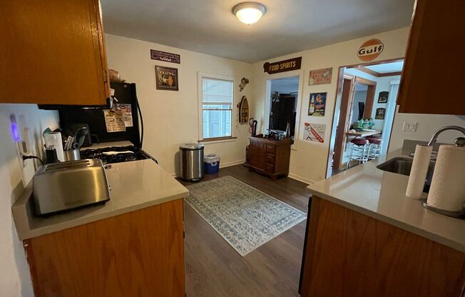 4BR/2BA House close to Grandview