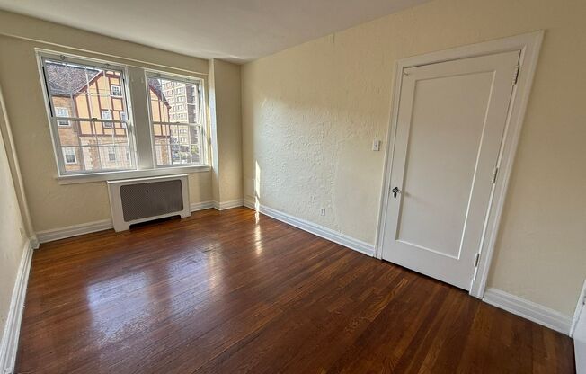 2 beds, 2 baths, 1,303 sqft, $2,200, Unit New King Edward  301