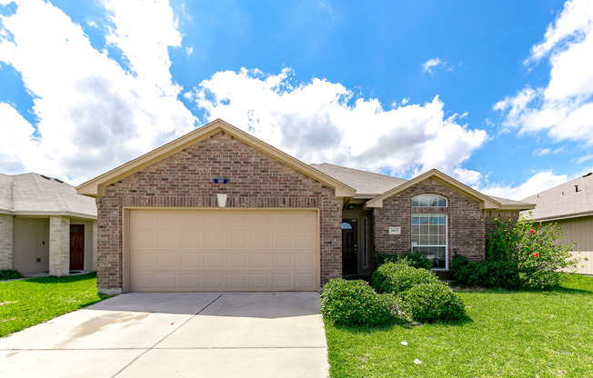 3809 Los Arroyos - 3 Bed/ 2 Bath - $1895/month