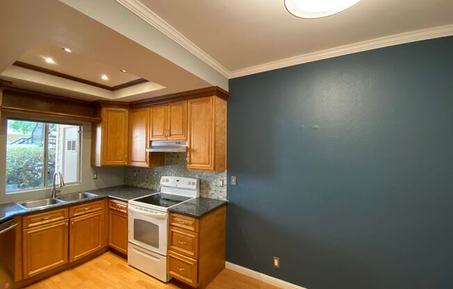 BLOSSOM VALLEY - Beautifully updated end unit condominium