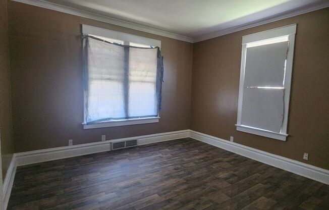 4 beds, 1 bath, $1,000