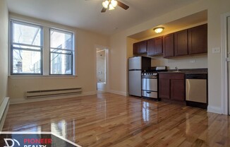 818 W Diversey Ave