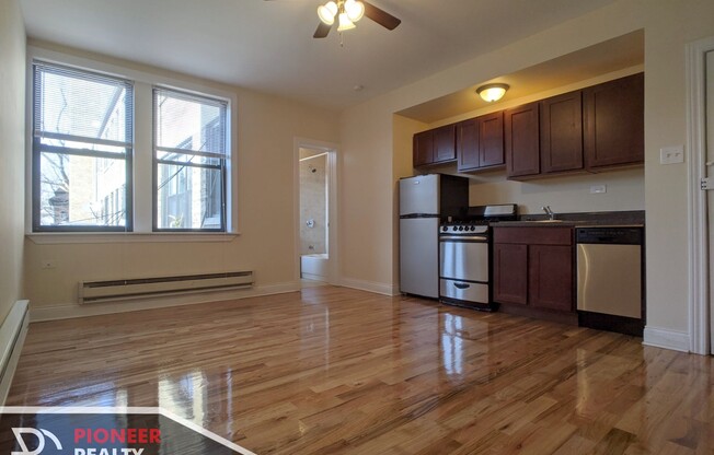 818 W Diversey Ave