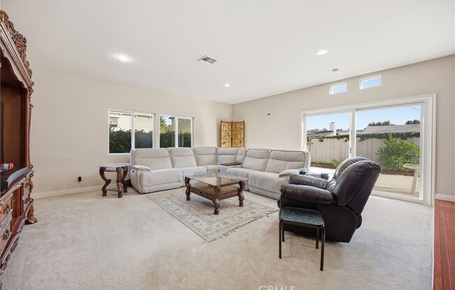 5 beds, 3.5 baths, 2,914 sqft, $5,500