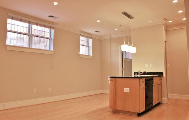 2 beds, 1 bath, 760 sqft, $3,400, Unit 112