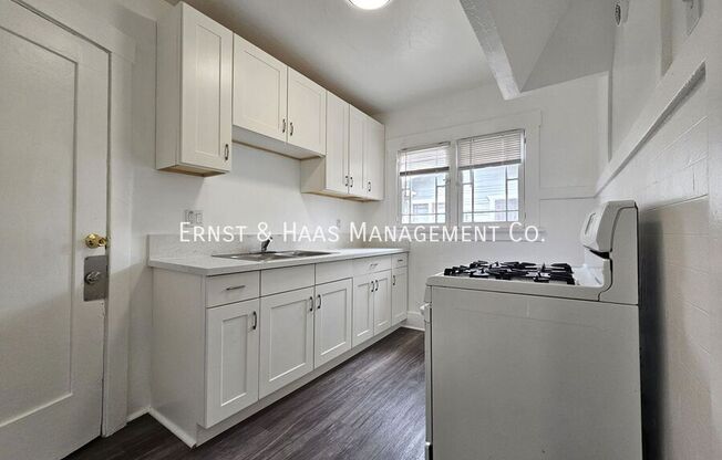 320 W 12 ST