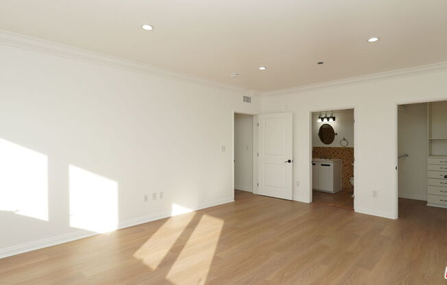 930 S ROBERTSON BLVD
