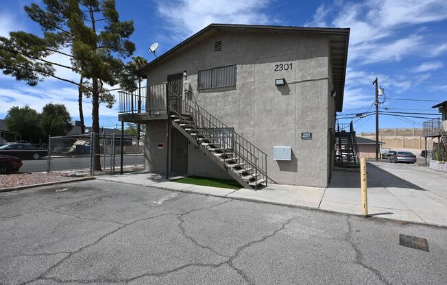 Downtown Las Vegas- Downstairs 2 Bedroom Apartment - 2301 Stewart Ave