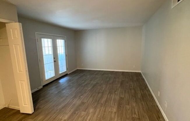 2 beds, 1 bath, 873 sqft, $1,120, Unit 01-0101