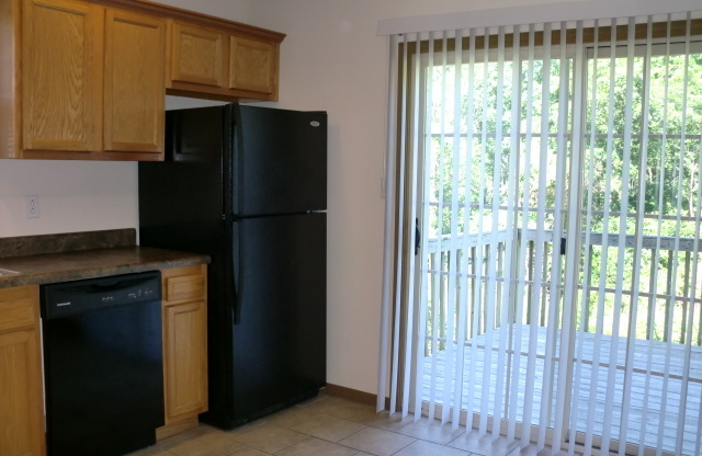 3 beds, 3 baths, 1,300 sqft, $1,350, Unit 709 Glenstone Dr.