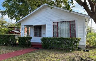 Newly renovated 3 bed/1 bath house for lease! Available Now!