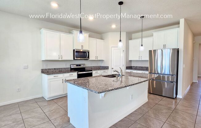 EXCEPTIONAL HOME IN BELLA LAGO PARRISH ! 4 BEDROOM HOME READY FOR YOU!