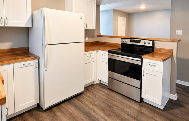 50% OFF 1st MONTHS RENT!! Renovated 2 bedroom 2nd Floor Apartment in the Heart of Conroe TX