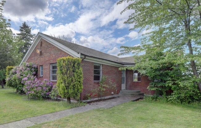 Newly Renovated 3bed 2bath Home in Skyway  neighborhood in South Seattle