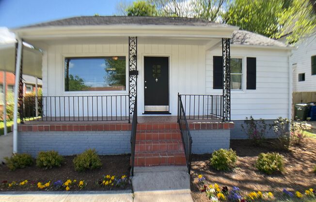 Adorable Bungalow Next to Downtown Raleigh!