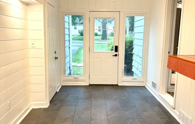 Charming 3-bedroom, 2-bath Cottage on a Spacious 1-Acre Lot.