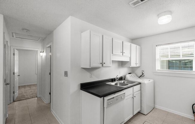 2 beds, 1 bath, 714 sqft, $1,078, Unit 4124-2