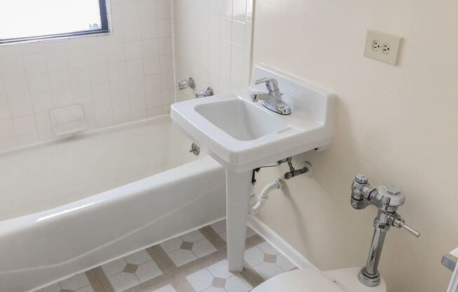 1 bed, 1 bath, 660 sqft, $1,995, Unit 621-G2