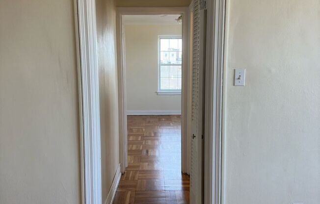 1 bed, 1 bath, 768 sqft, $1,400, Unit Royal York 807